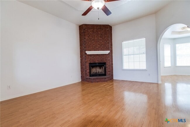 5211 James Loop