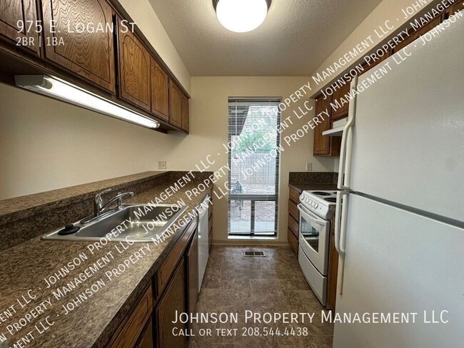 Photo - 975 E Logan St