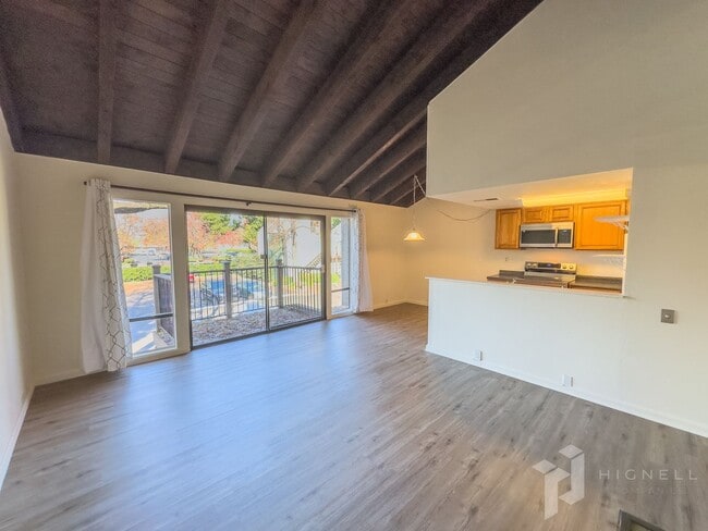 Photo - Spectacular Woodoak Condo