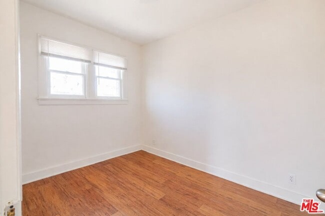 Photo - 537 S Kenmore Ave Unit 300