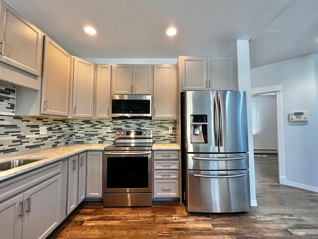 Photo - 3 Bed, 3 Bath Townhome in Fort Collins!