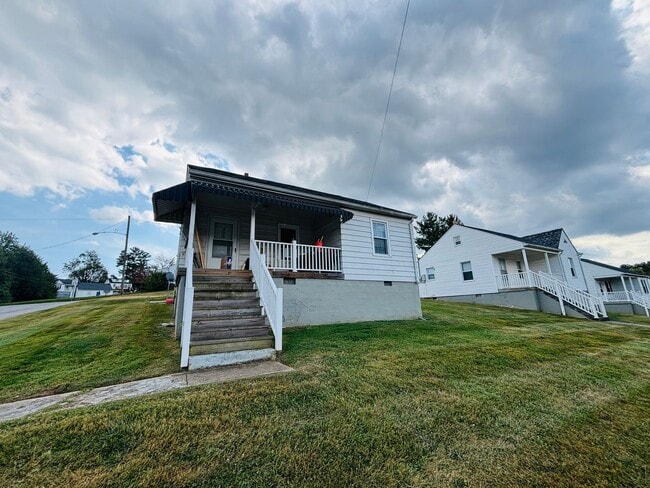 Building Photo - 2 Bedroom, 1 Bath House