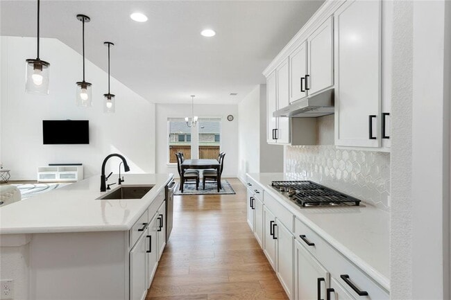 Photo - 300 Hollister Dr