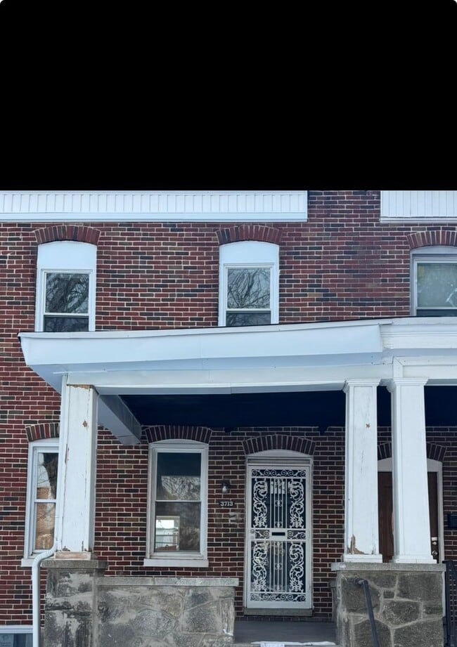 Building Photo - Beautifully fully renovated home now available for rent