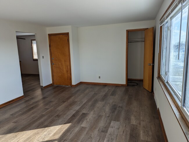 141 Wallace Ave Unit Upper