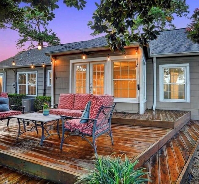 Photo - 515 W 30th St