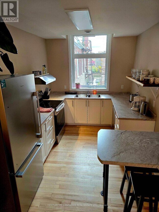 Photo - 266 Front St