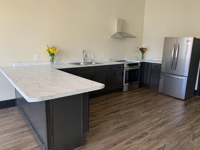 Photo - 103 S Main St