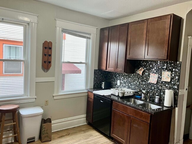 Photo - 324 Snelling Ave S