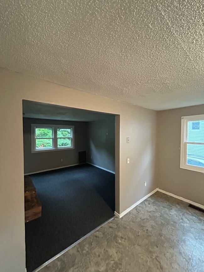 Building Photo - 62 Rifle St Rental