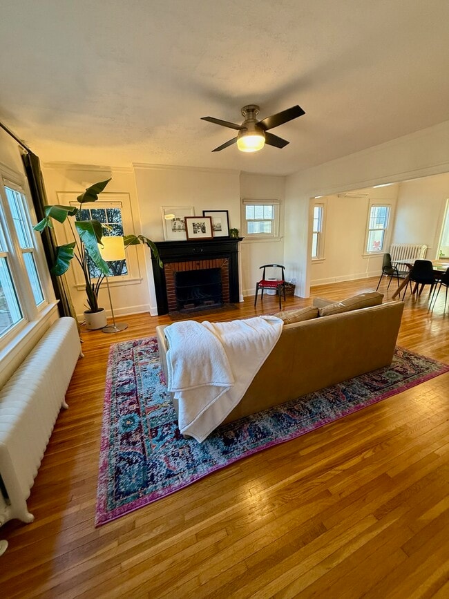 Building Photo - 3532 Humboldt Ave S Unit 1