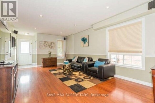 Photo - 12 Stable Gate