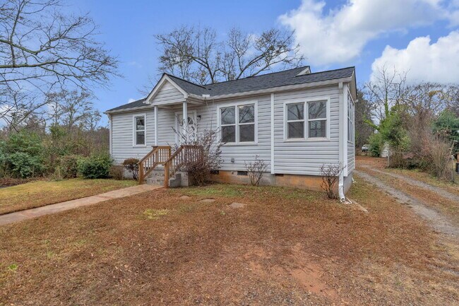 Photo - Stylish 2-Bedroom, 1-Bath Home with Contemporary Finishes ($1200/mo rent***)