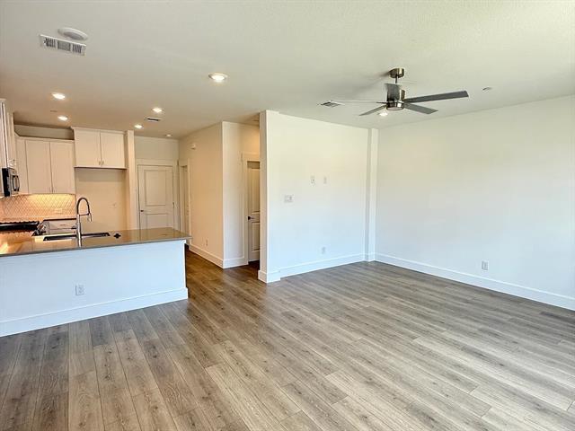 Photo - 2556 Campden Mews