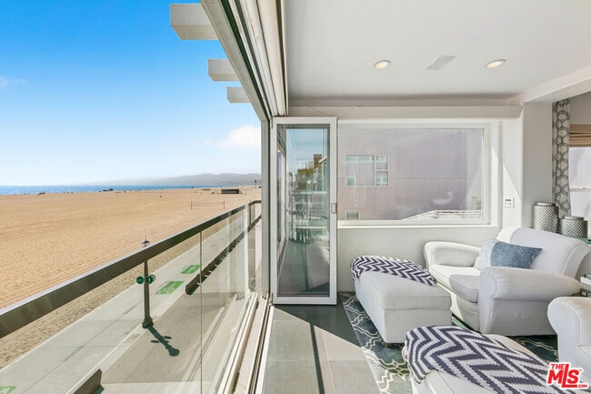 Photo - 1341 Palisades Beach Rd