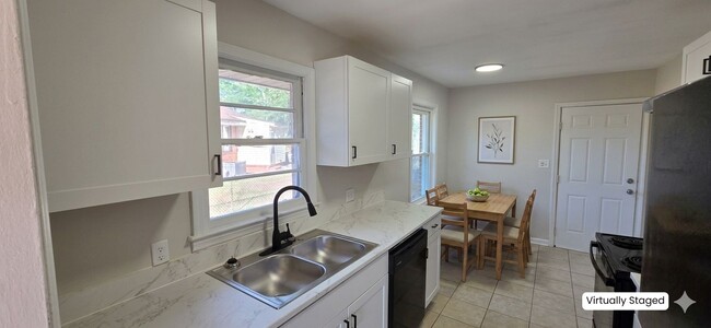 Photo - 2076 Seneca Dr