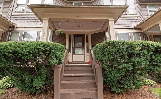 Building Photo - 7 Vassar St Unit 7 Rental