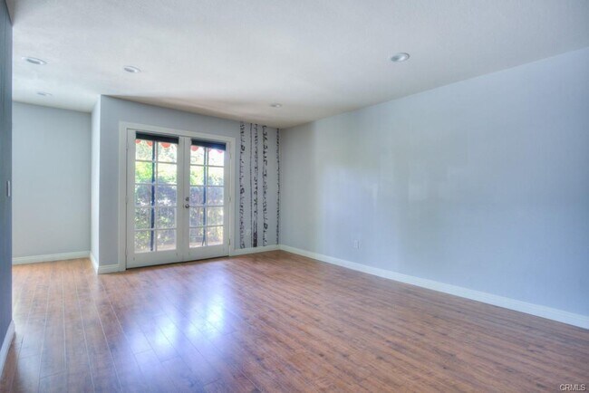 Photo - 330 S Mentor Ave Unit 1/4