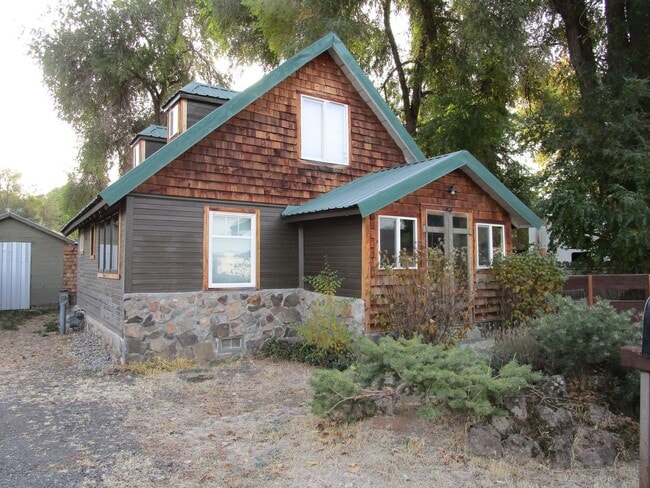 Custom 3 Bedroom Home Near Ochoco Creek Pa... - Custom 3 Bedroom Home Near Ochoco Creek Pa...