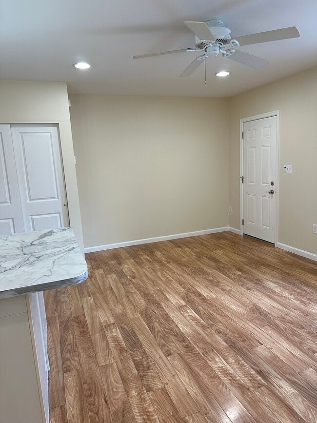 Living room - 1125 3rd St Unit 9