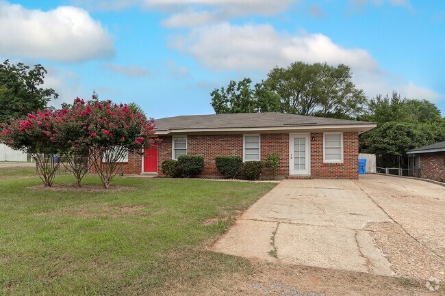 Building Photo - Available Now! Rental