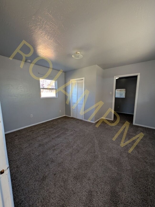 Photo - 523 W 5th St