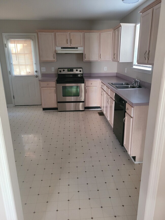 Photo - 604 Forest Park Ct