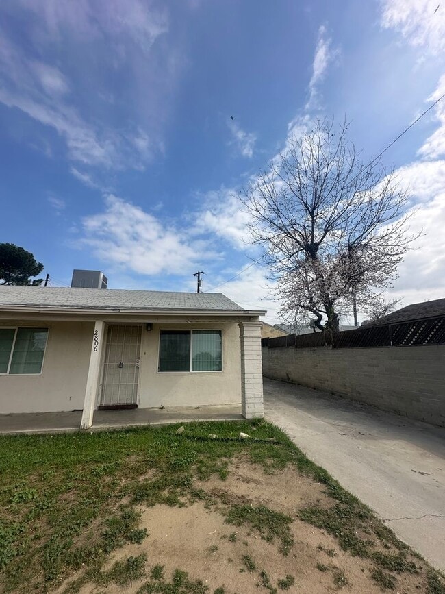 Building Photo - 2804 Horace Mann Ct Unit 2806 Horace Mann Ct