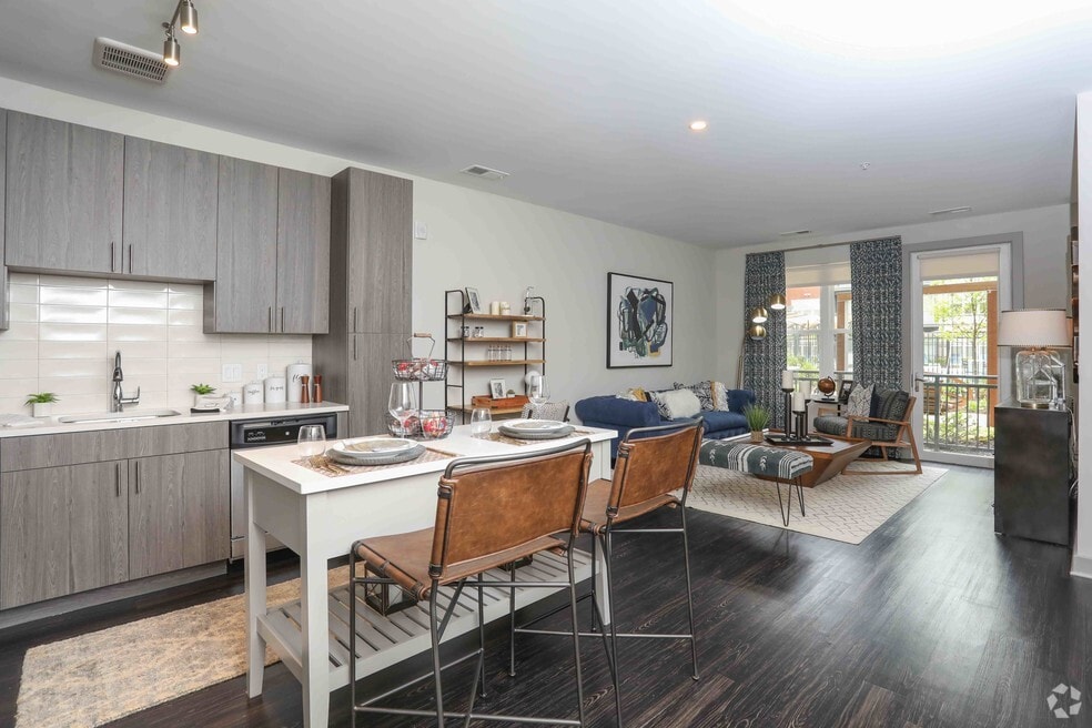 1BR, 1BA - 715 SF