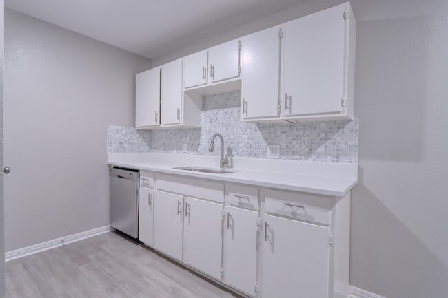 Photo - 2009 Interurban Blvd