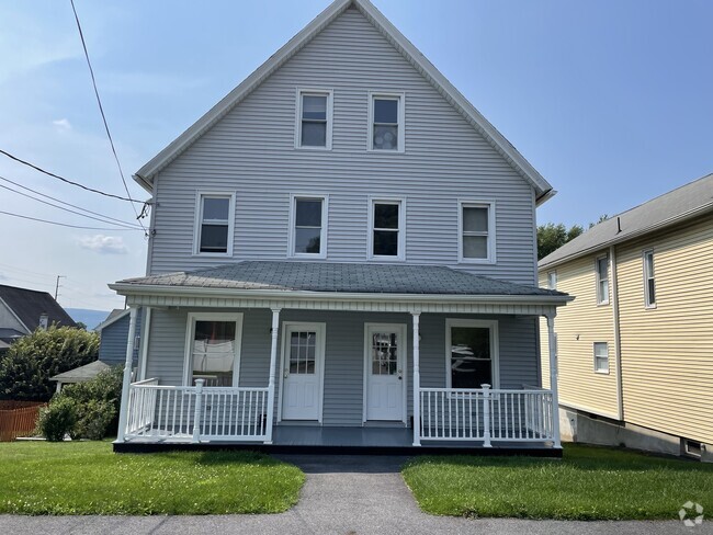 Front Exterior - 1309 Quincy Ave Unit 1309 Rental