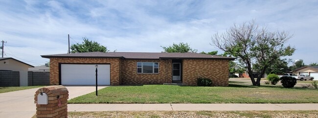 LARGE BRICK HOME CORNER LOT - LARGE BRICK HOME CORNER LOT