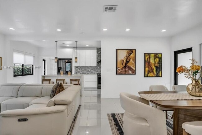 Building Photo - 3 bedroom in Miami FL 33133 Rental
