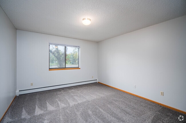 1BR, 1BA - 758SF - Bedroom