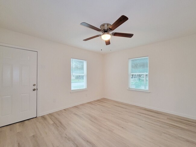 Photo - BEAUTIFUL REMODELED 3 BEDROOM 2 BATH WITH ...