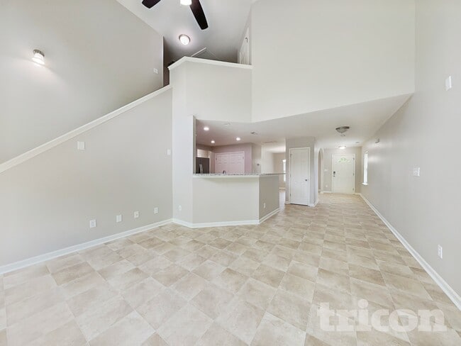 Photo - 910 Statler Dr