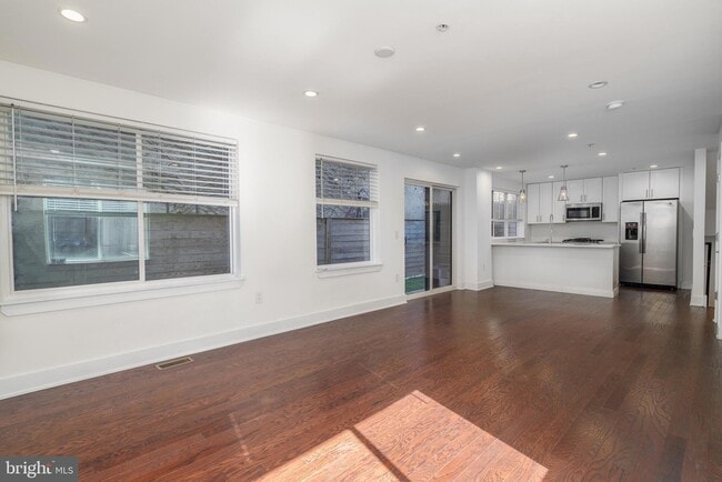 Photo - 1647 E Eyre St Unit 1647 E Eyre St  7