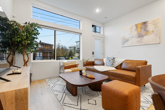 Building Photo - 2433 S Plum St Unit ID1324831P