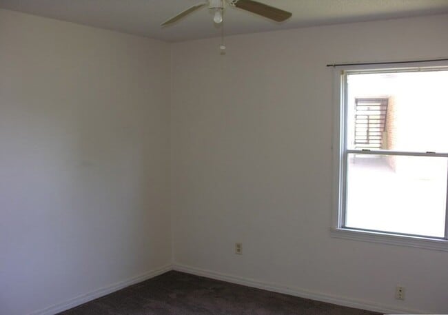 Photo - 3 BED / 1.5 Bath AVAILABLE NOW!!