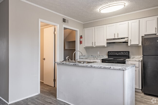 2BR, 1.5BA - 1015SF