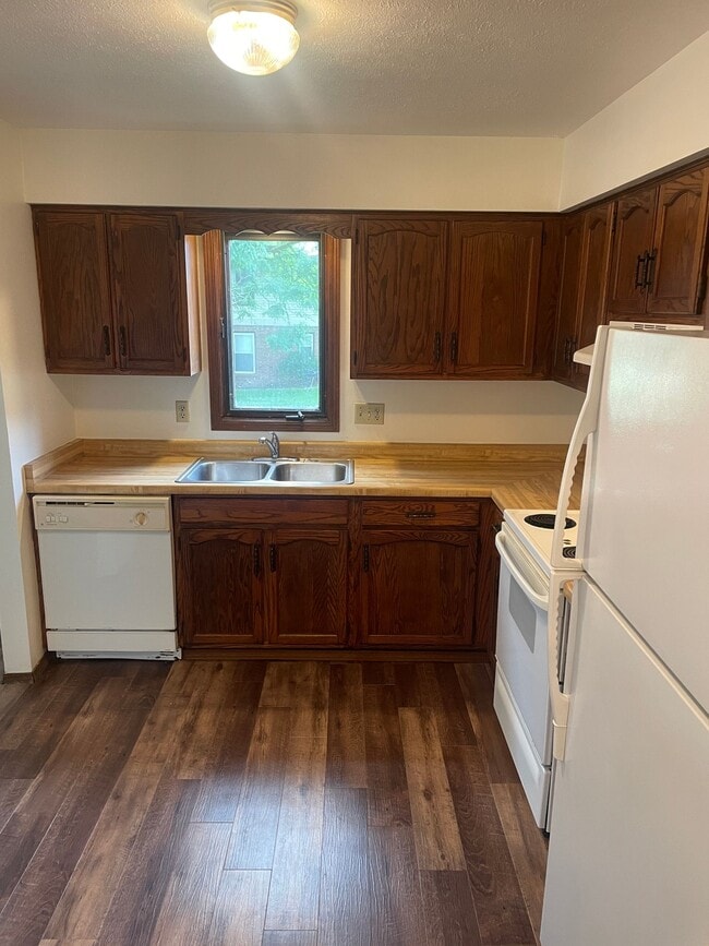 Photo - Immaculate Updated 2 Bedroom 1 bathroom