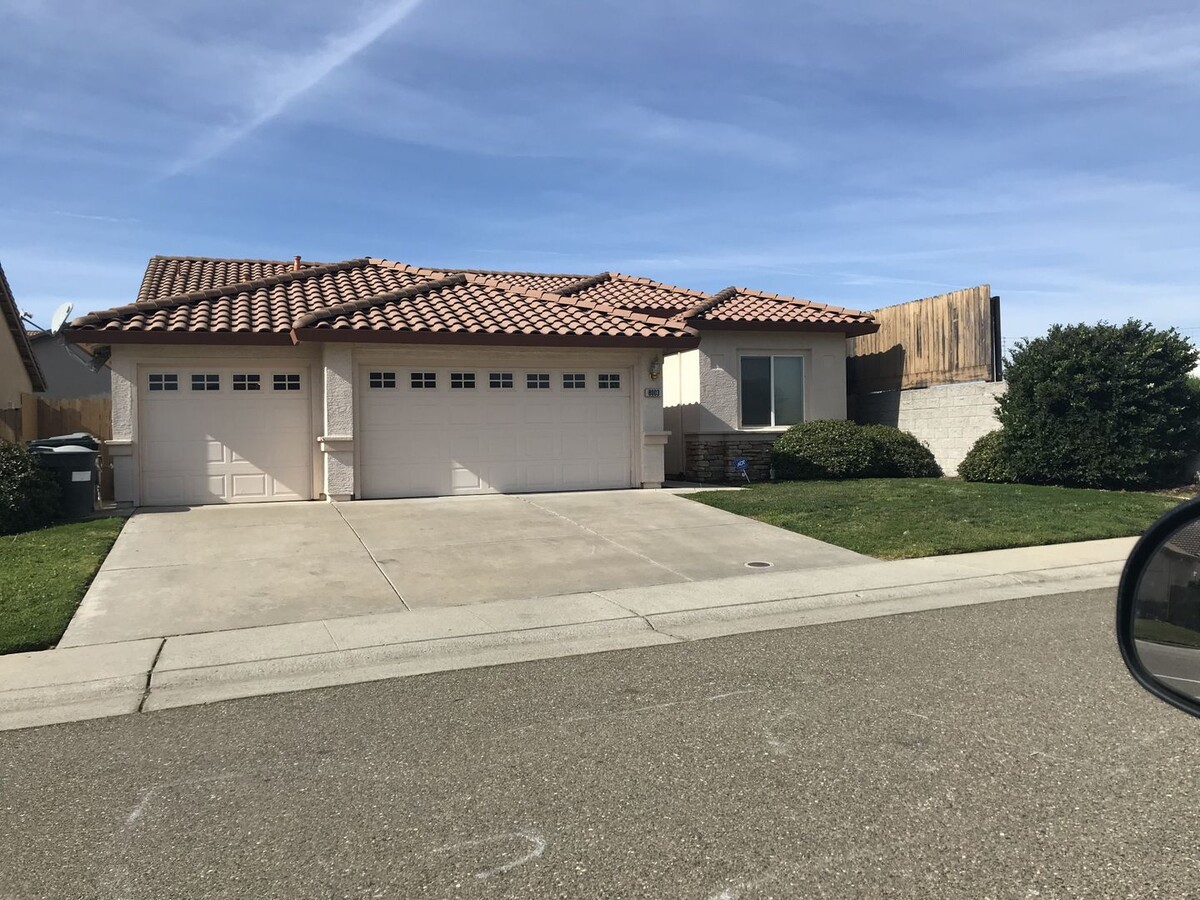 Spacious 3 Bedroom, 2 Bathroom Home in Sac... - Spacious 3 Bedroom, 2 Bathroom Home in Sac...