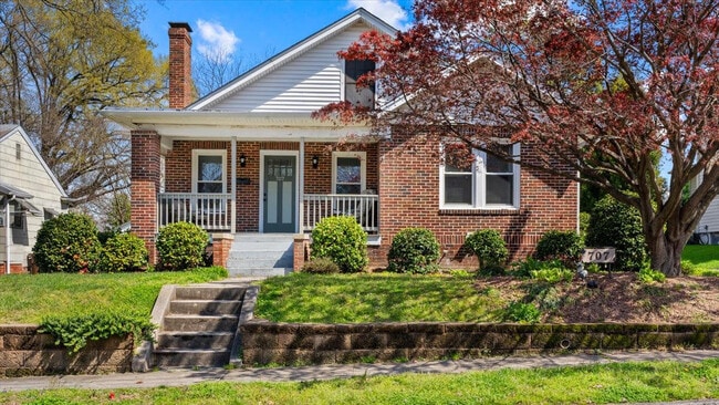 Building Photo - 707 Mayflower Dr Rental