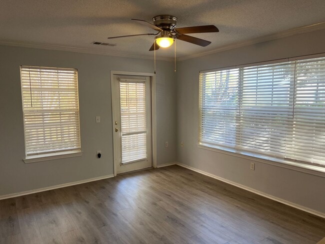 Building Photo - Great First Floor Condo in the Reserve at Woodbridge