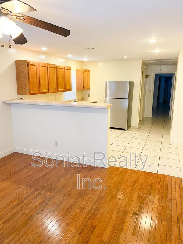 Photo - 2016 Spain St