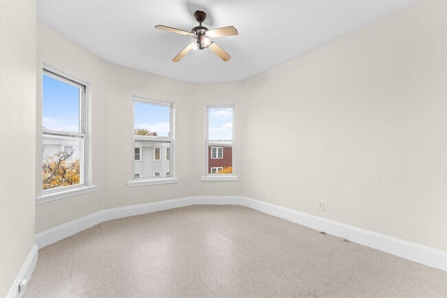 Photo - 239 Bowdoin St Unidad 3