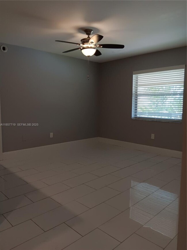 Photo - 6040 Shaker Wood Cir Unidad 208
