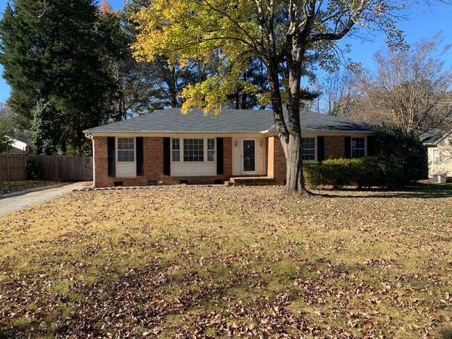 Building Photo - Updated 3 Bedroom Located Off Jefferson Rd - Lawncare Included!