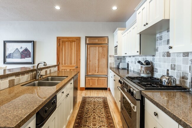 Photo - 16 Gallivan Ct