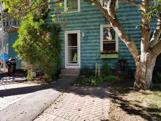Building Photo - 120 Liberty St